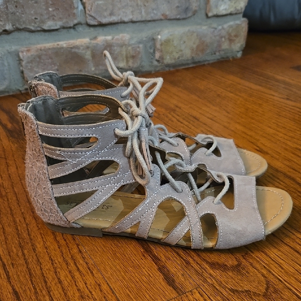 Seychelles Girls Size 3 Tan/Gray Gladiator Sandals with Zipper Back